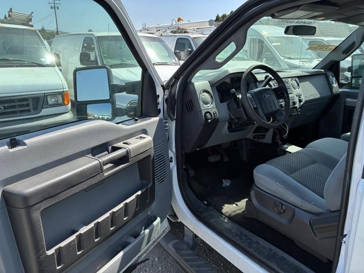 2014-ford-f350-image-15