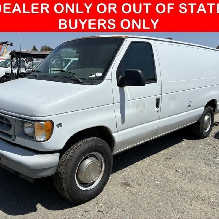 2002 FORD E350 SD
