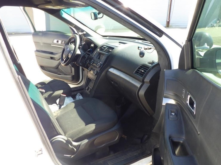 2016-ford-explorer-image-6