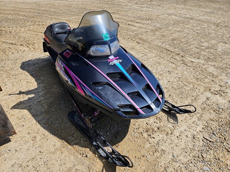 #5106-•-polaris-600-xcr`-snow-mobile-image-6