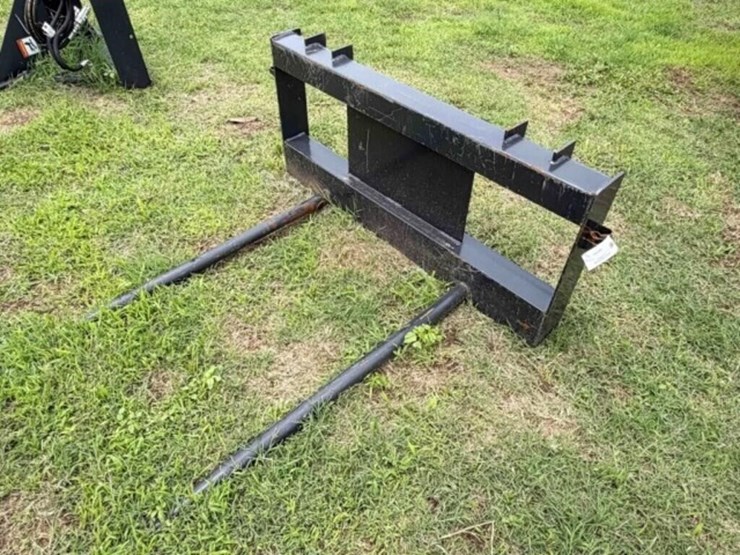 jct-skid-steer-bale-spike-attachement-image-1