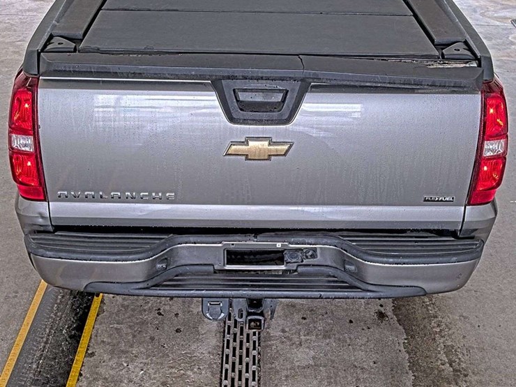 2007-chevrolet-avalanche-ls-image-1