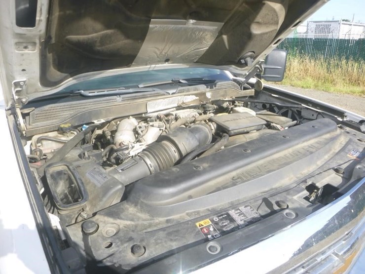 2018-chevrolet-3500-image-15