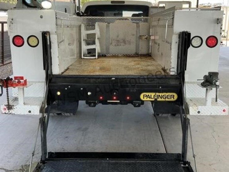 2016-ford-f550-image-11