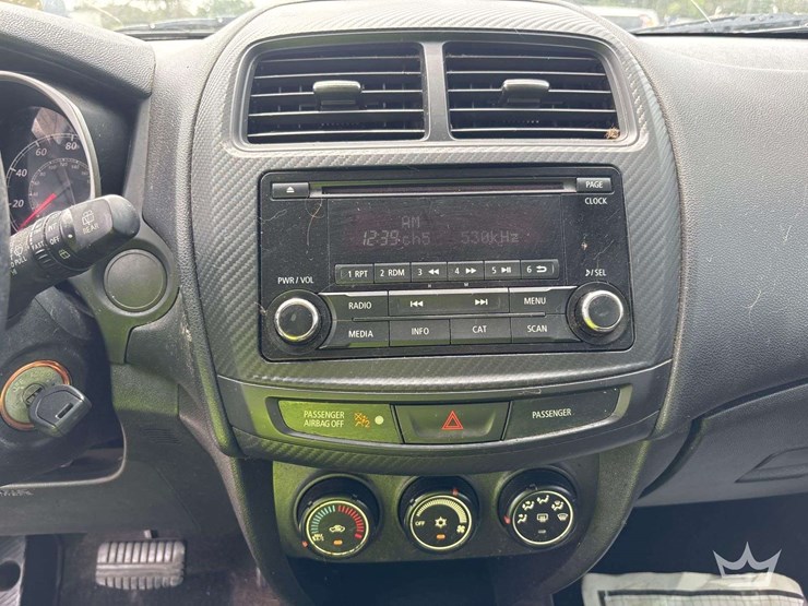 2015-mitsubishi-outlander-image-15