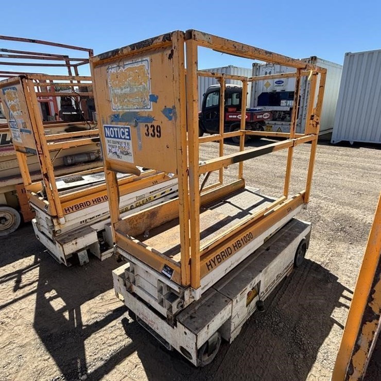 2005 CUSTOM EQUIPMENT HB1030