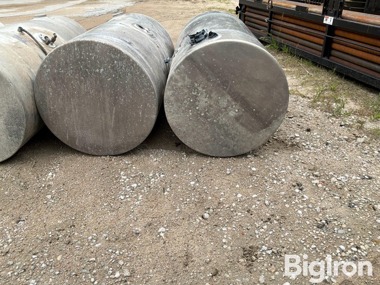 truck-tractor-fuel-tanks-image-18