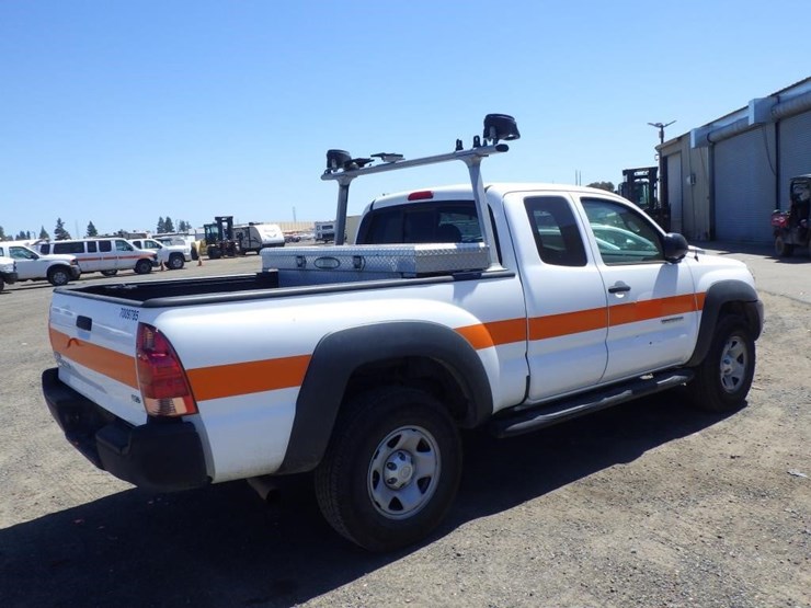 2014-toyota-tacoma-image-3