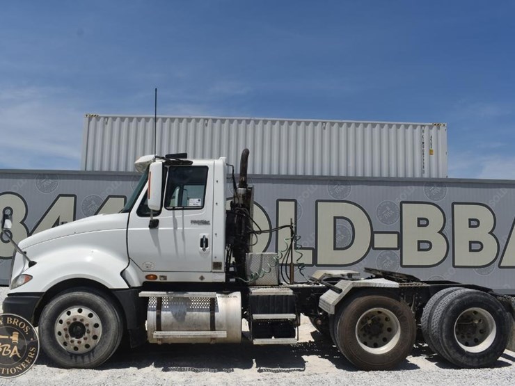 2010-international-prostar-image-2