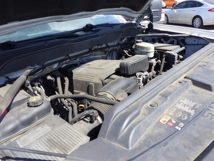 2016-chevrolet-3500-image-11