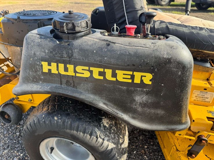 hustler-fastrack-42"-commercial-zero-turn-mower-image-22