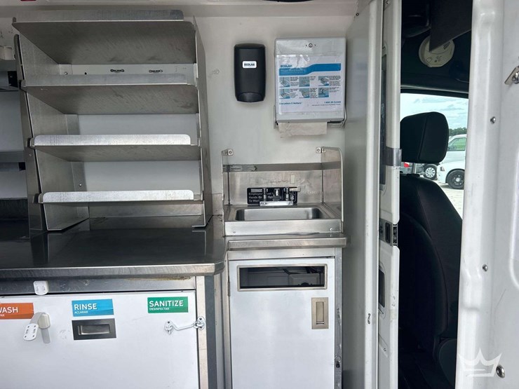 2021-mercedes-benz-sprinter-4500-image-14