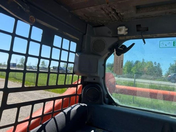 2018-kubota-ssv65-image-19