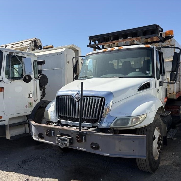 2004 INTERNATIONAL FLATBED DUMP