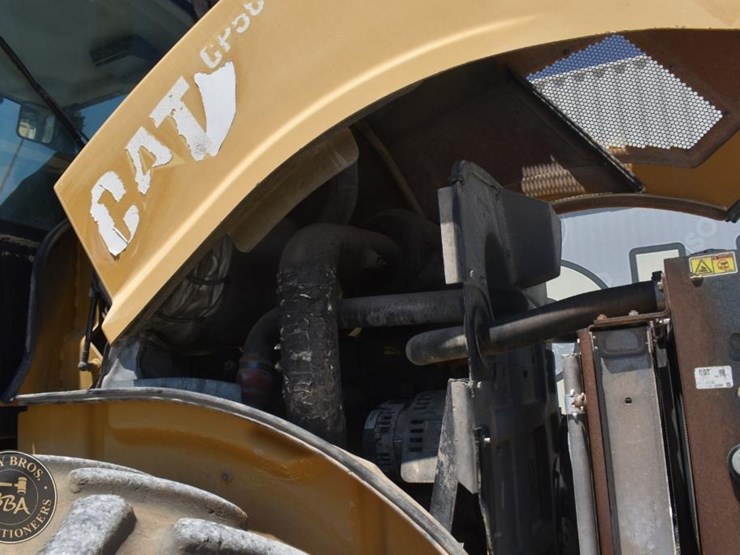 2012-caterpillar-cp56-image-38