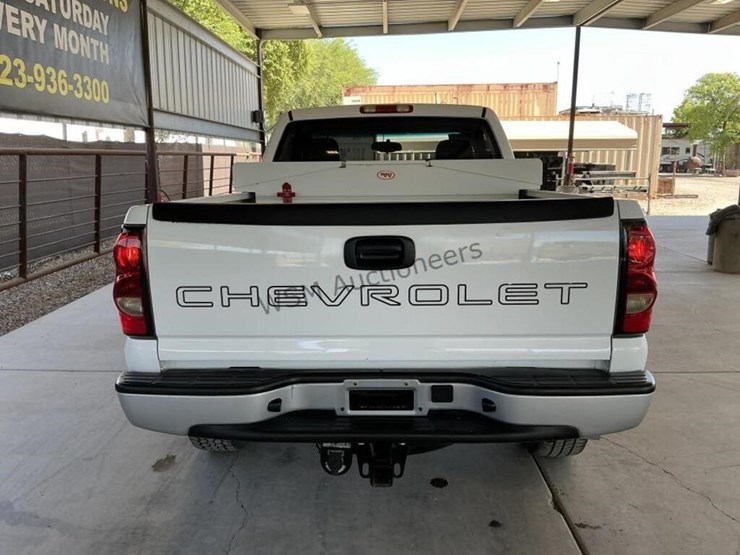 2005-chevrolet-silverado-1500-image-6