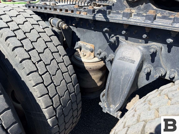 2014-freightliner-cascadia-125-image-21