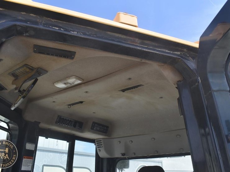2016-komatsu-d61pxi-24-image-51