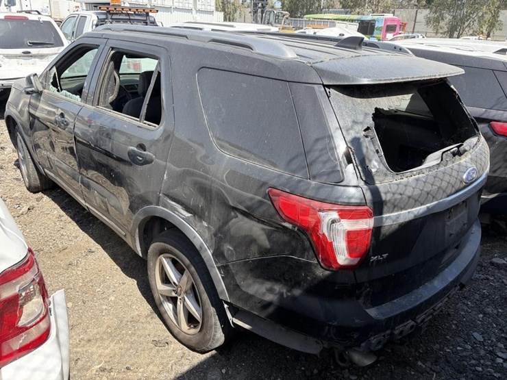 2016-ford-explorer-xlt-image-4