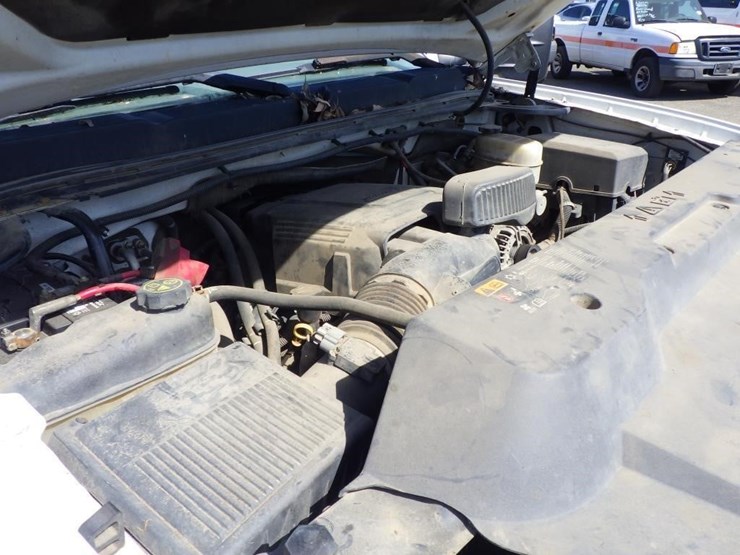 2013-chevrolet-2500hd-image-9