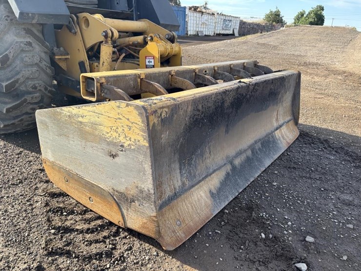 2010-deere-210lj-image-18