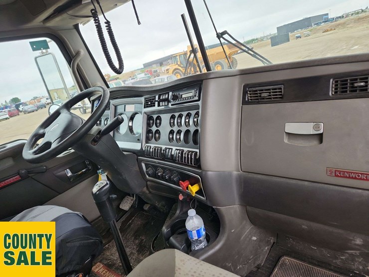2011-kenworth-t800-image-18