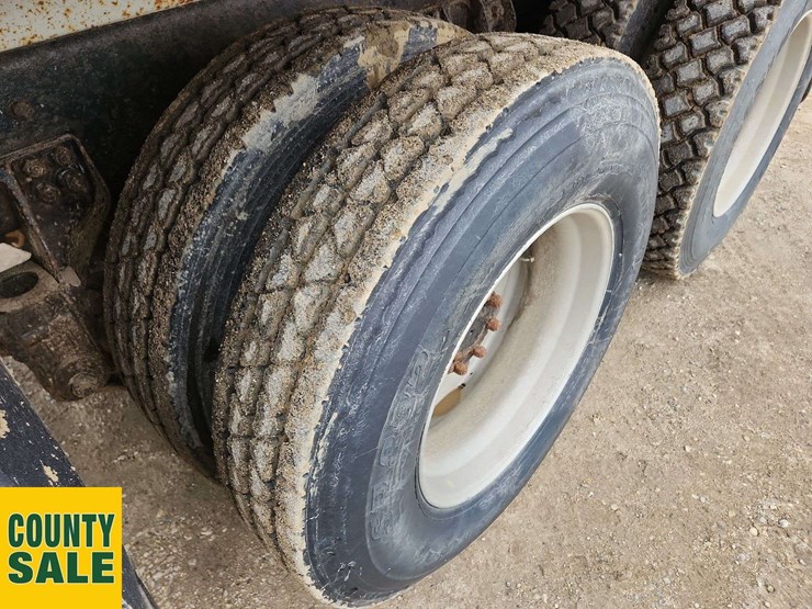 2011-kenworth-t800-image-11