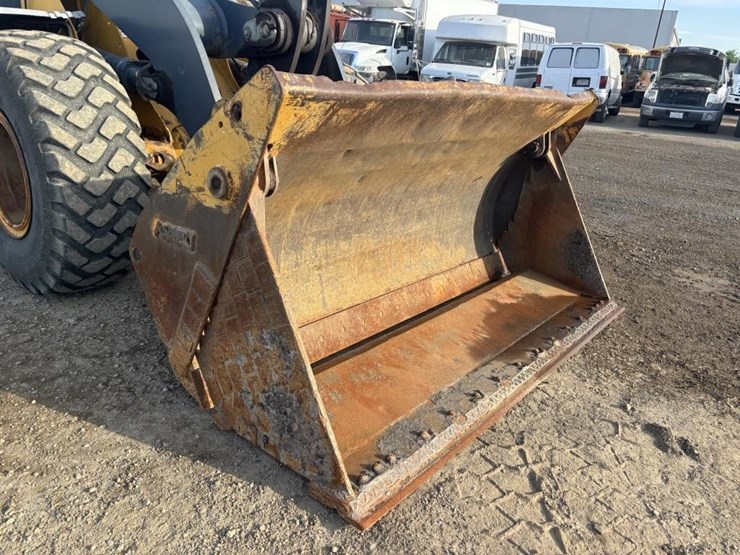 2005-deere-624j-image-10