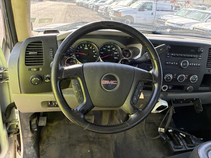 2012-gmc-2500hd-image-16