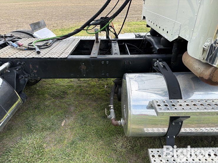 2007-freightliner-columbia-120-t/a-day-cab-truck-tractor-image-15