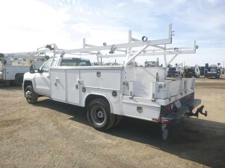 2018-chevrolet-3500-image-4
