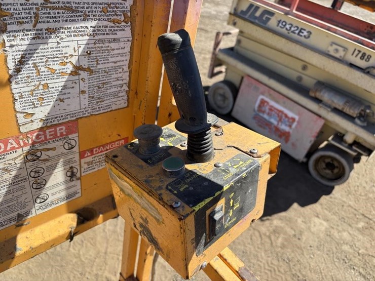2005-custom-equipment-hb1030-image-5