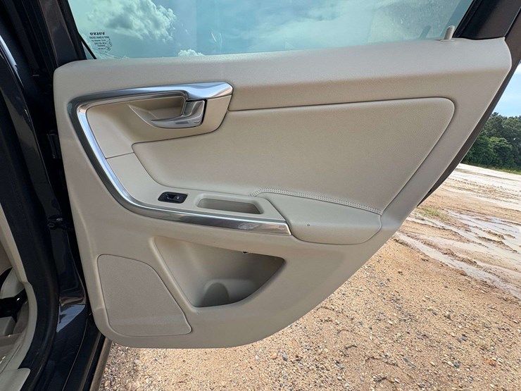 2016-volvo-xc60-image-20