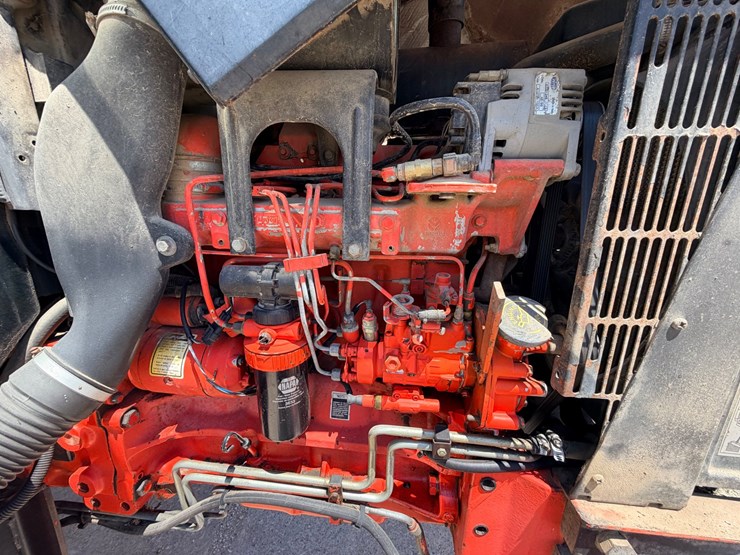 2000-new-holland-ts100-image-31