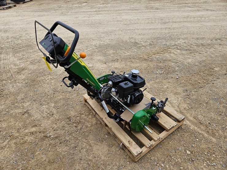 2026-john-deere-260sl-image-5