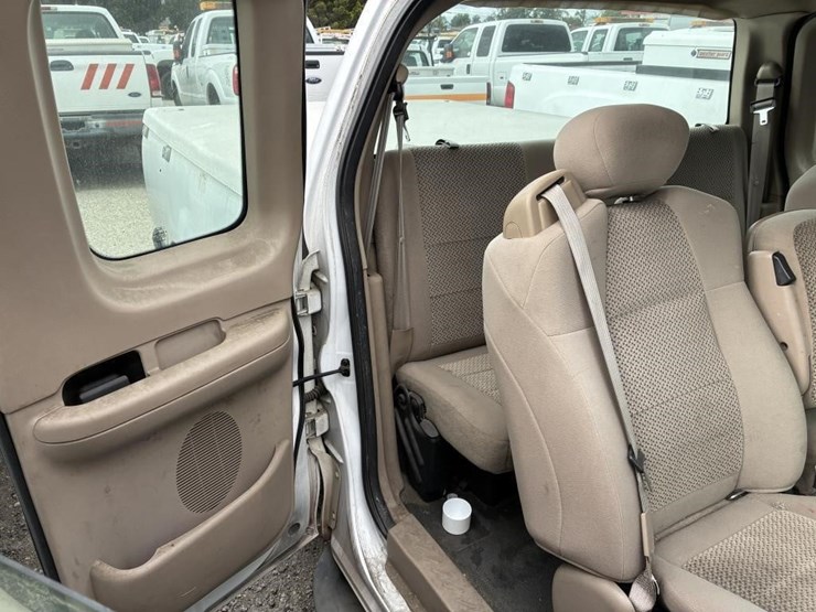 2004-ford-f150-xl-image-13
