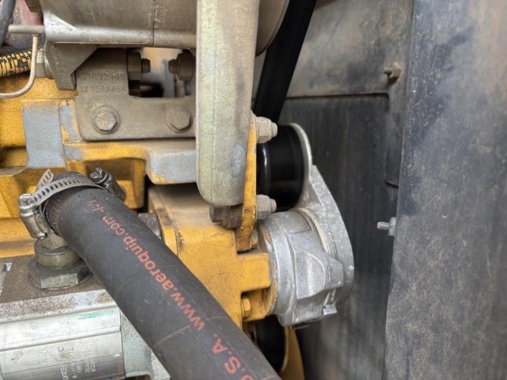 2005-deere-624j-image-52