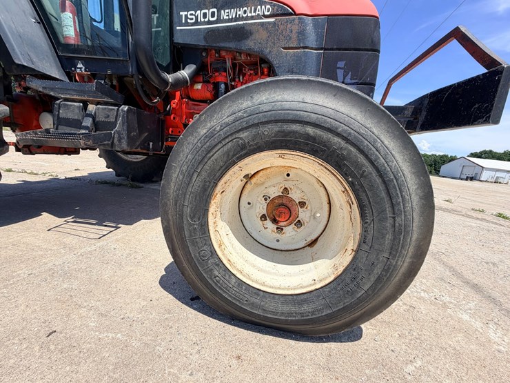 2000-new-holland-ts100-image-23