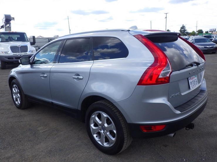 2013-volvo-xc60-image-4