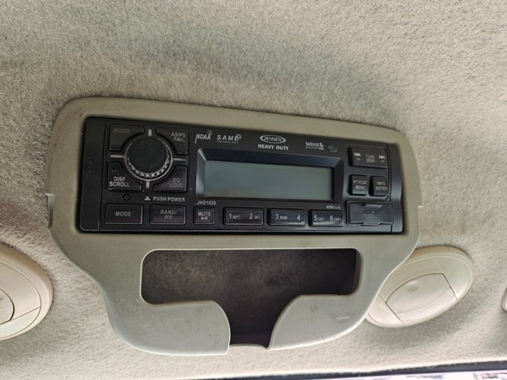 john-deere-3520-image-37