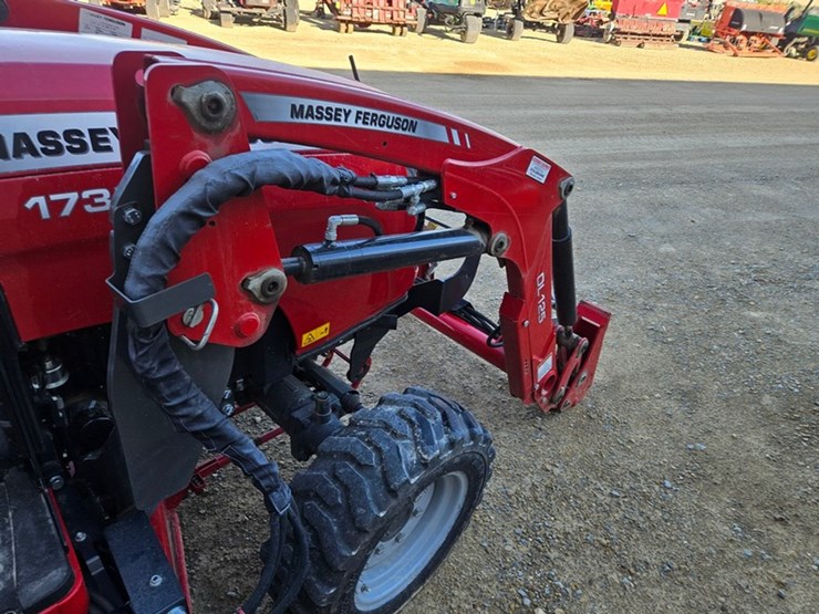 massey-ferguson-1735m-image-24