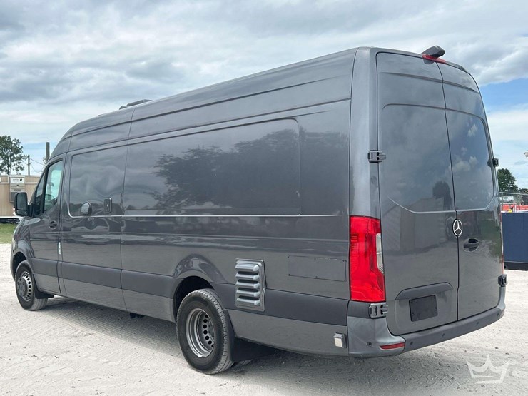2021-mercedes-benz-sprinter-4500-image-4