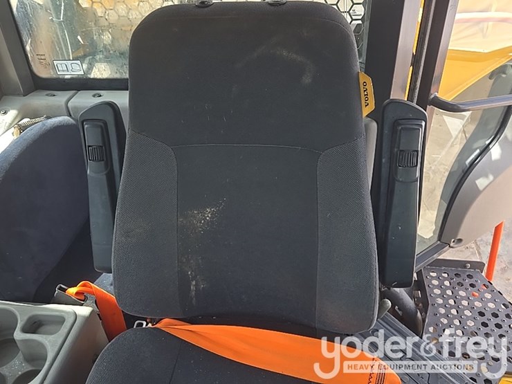2022-volvo-a25g-image-49