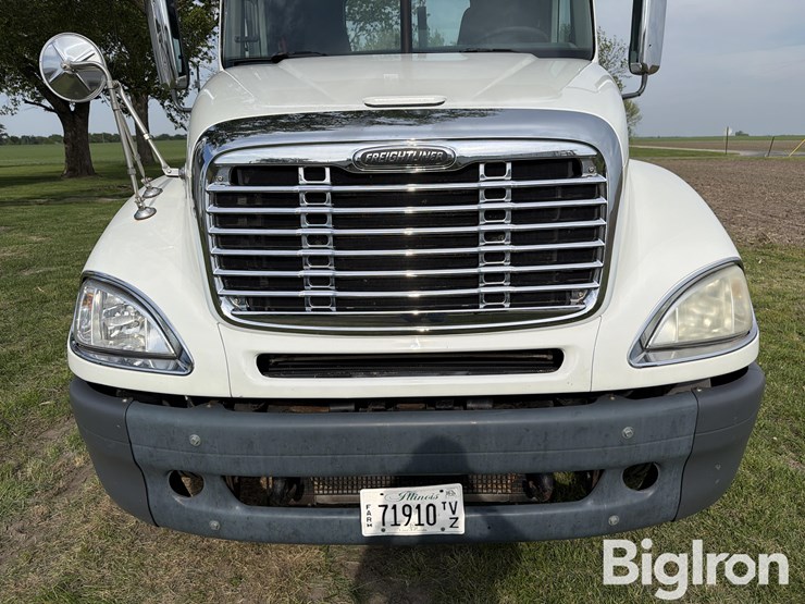 2007-freightliner-columbia-120-t/a-day-cab-truck-tractor-image-10