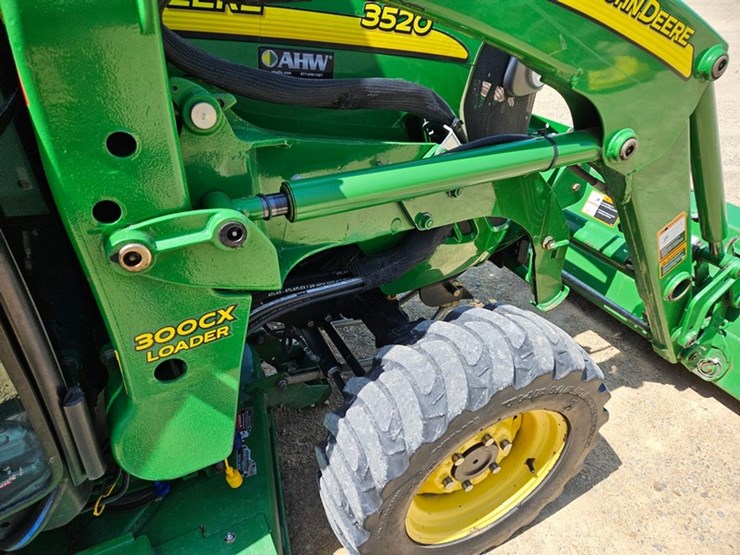 john-deere-3520-image-22