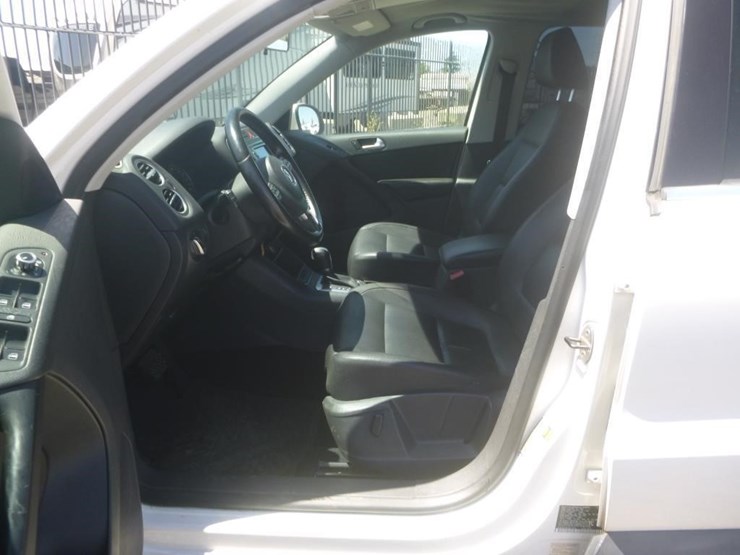 2011-volkswagen-tiguan-image-8