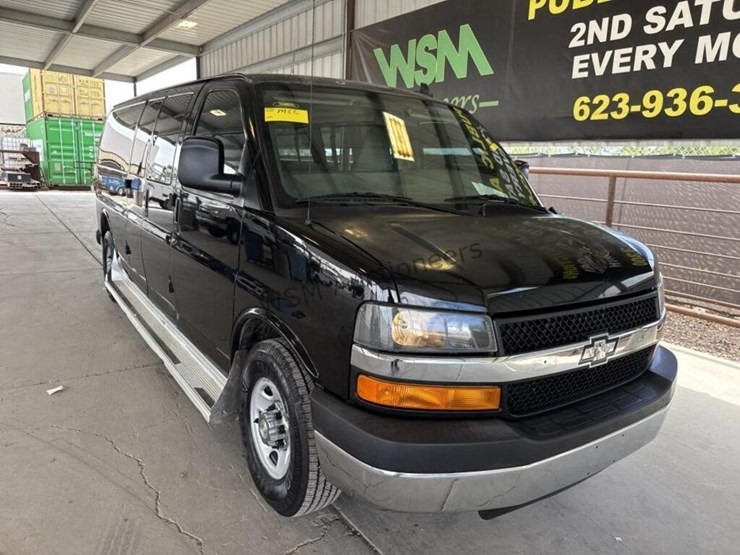 2016-chevrolet-express-3500-image-2