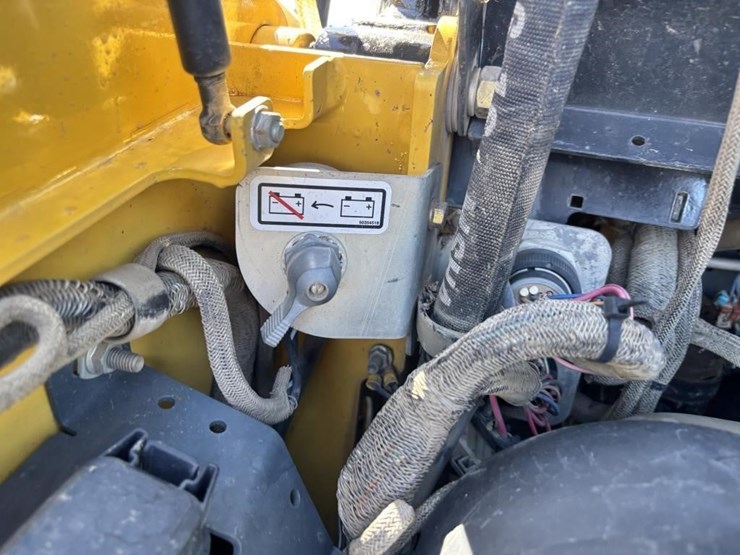 2018-yanmar-s220r-image-49