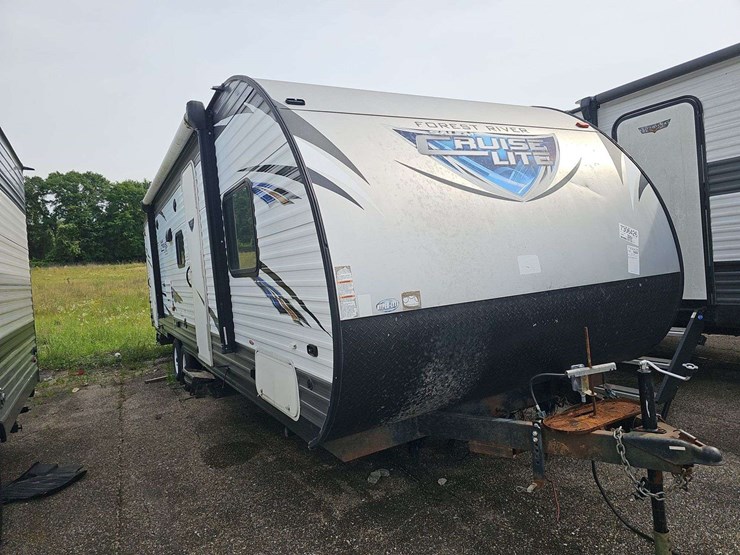 2018-forest-river-travel-trailer,-image-1