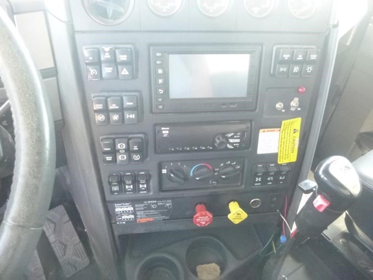 2016-caterpillar-ct660-image-16